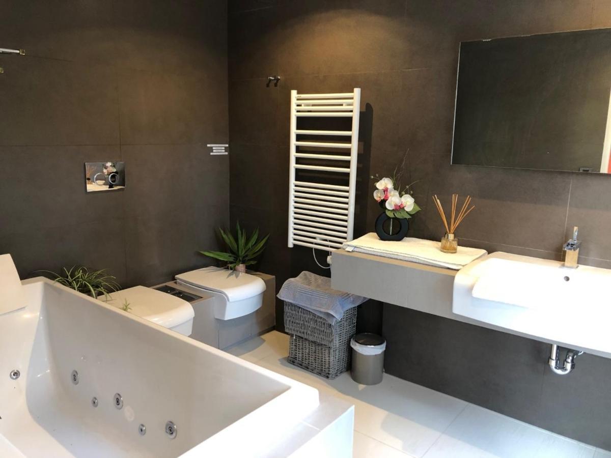 Appartement Montfleury, 2 Terrasses, 2 Chambres , 2 Sdb , Pkg Prive Piscine, 15 Min Walk To Croisette Beach And Palais Des Festivals Cannes Kültér fotó
